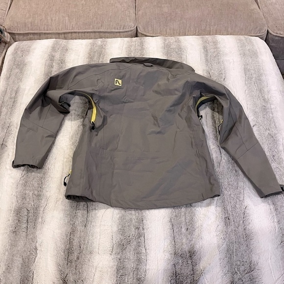 FlyLow Softshell jacket grey and neon green women’s ski coat - Picture 6 of 7